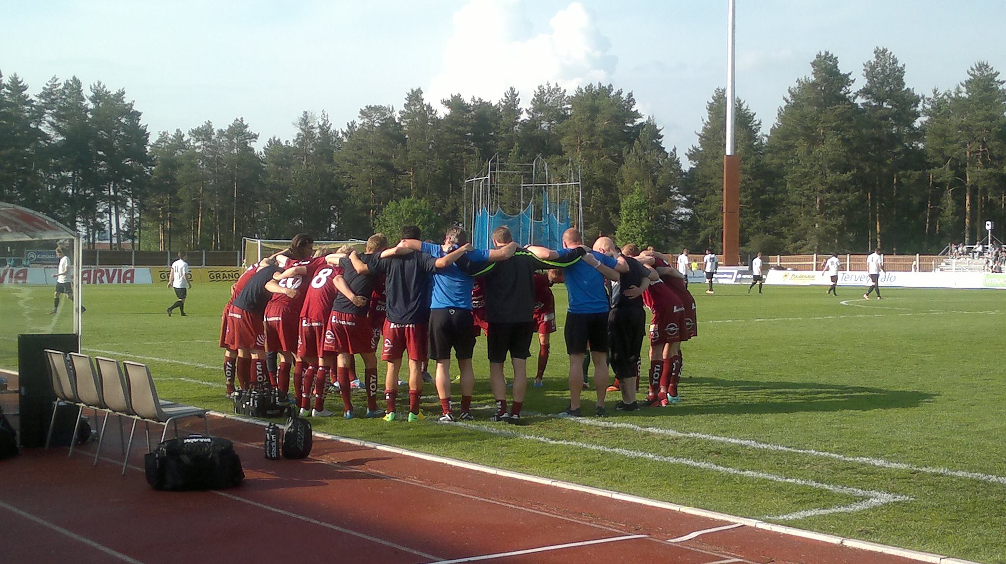 Tiukka tappio kostean kuumassa kamppailussa