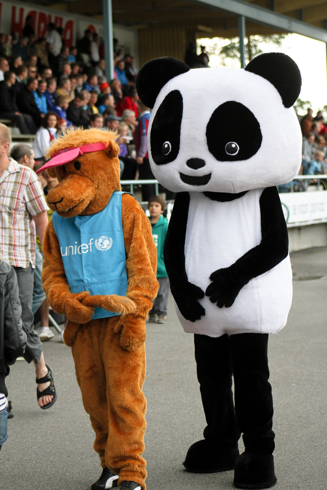 UNICEFin Kamu Kameli ja Panda pitivät yhtä.