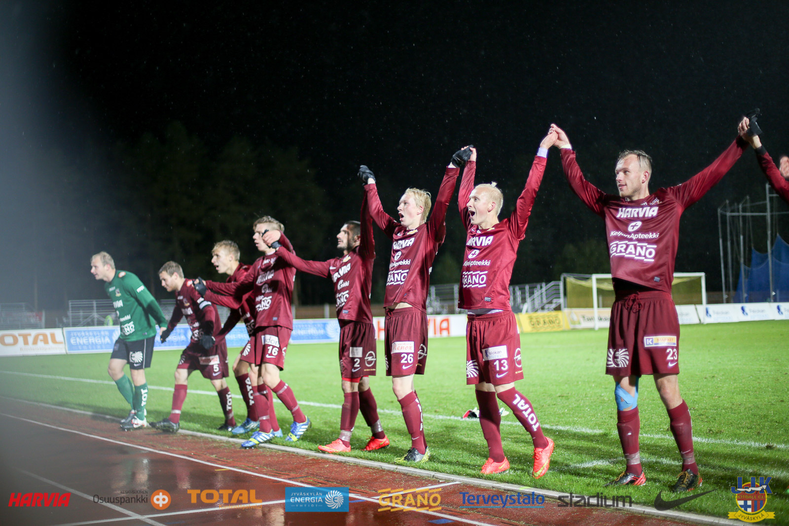 Lämminhenkinen video- ja kuvakooste komeasta voitosta