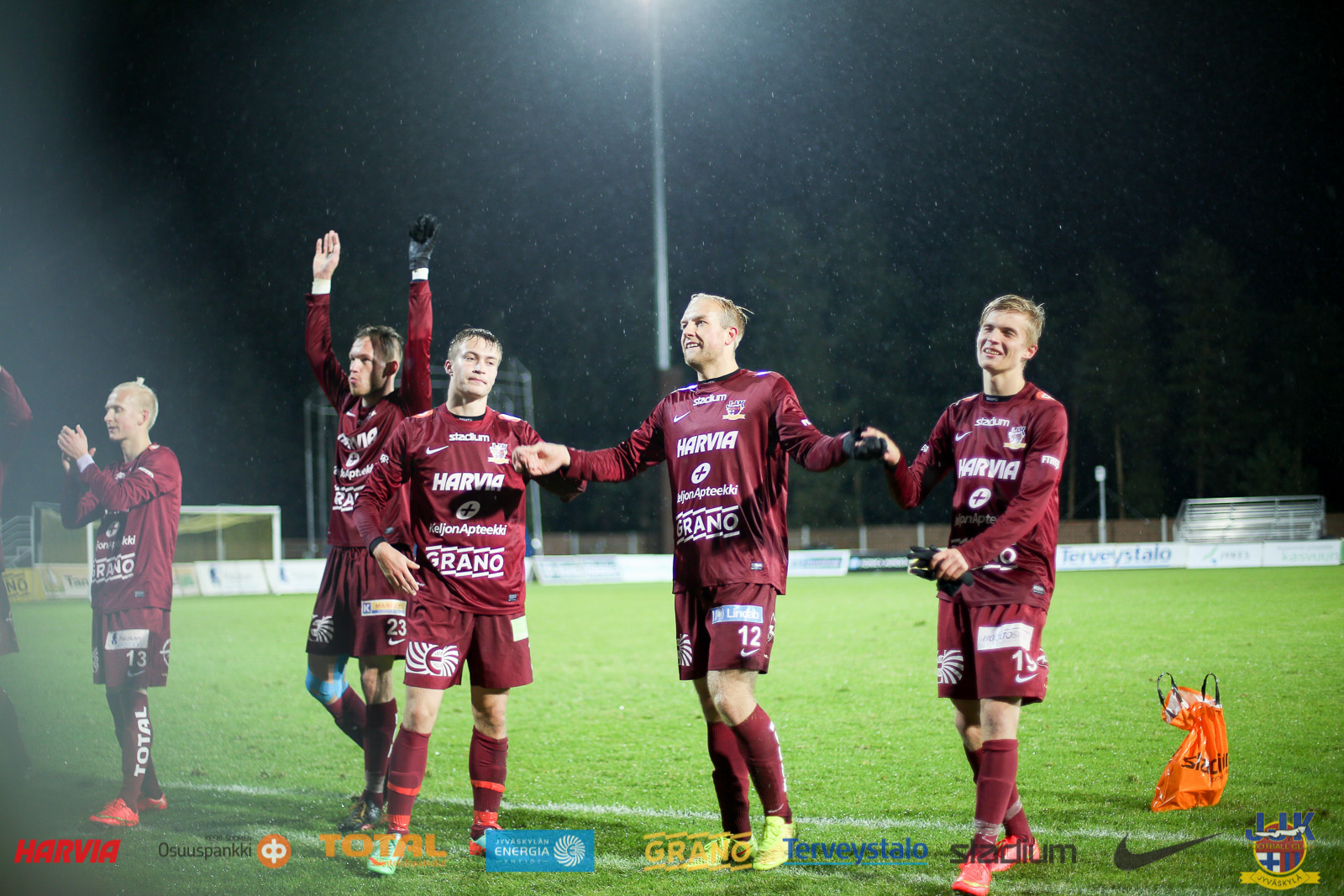 Vieraat niukasti vahvempia kauden päätöskamppailussa