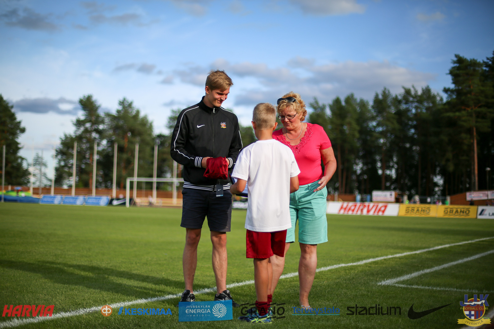 Heinäkuun Elenian Kuukauden juniorina palkittu Kalle Pietarinen