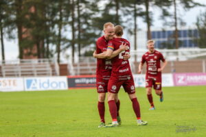 Ville Kirvesoja jatkaa