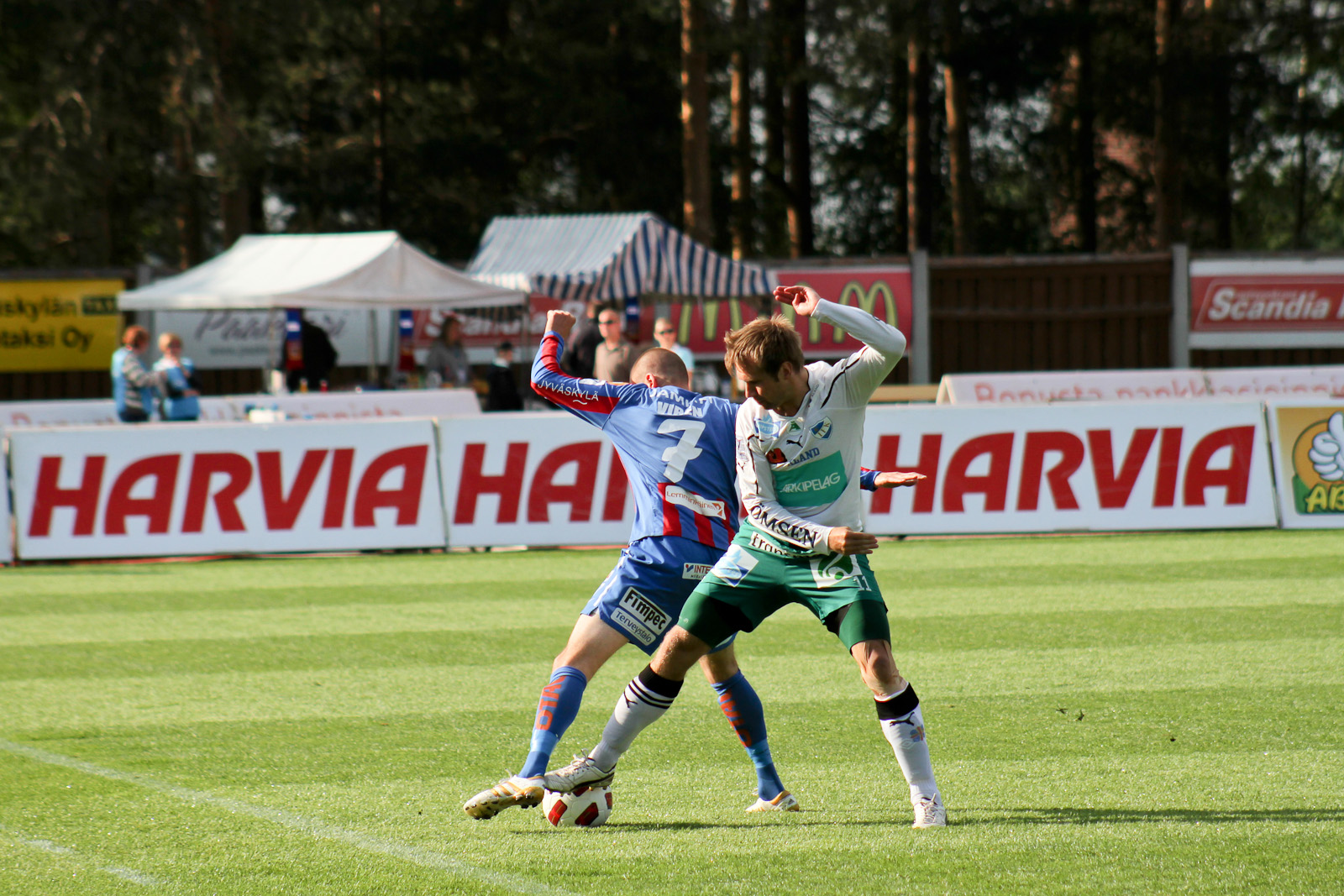 Vaikka ottelu olikin koko perheen teematapahtuma, voittaminen ei ollut JJK:lle lastenleikkiä vaan IFK väänsi vahvasti vastaan läpi ottelun.