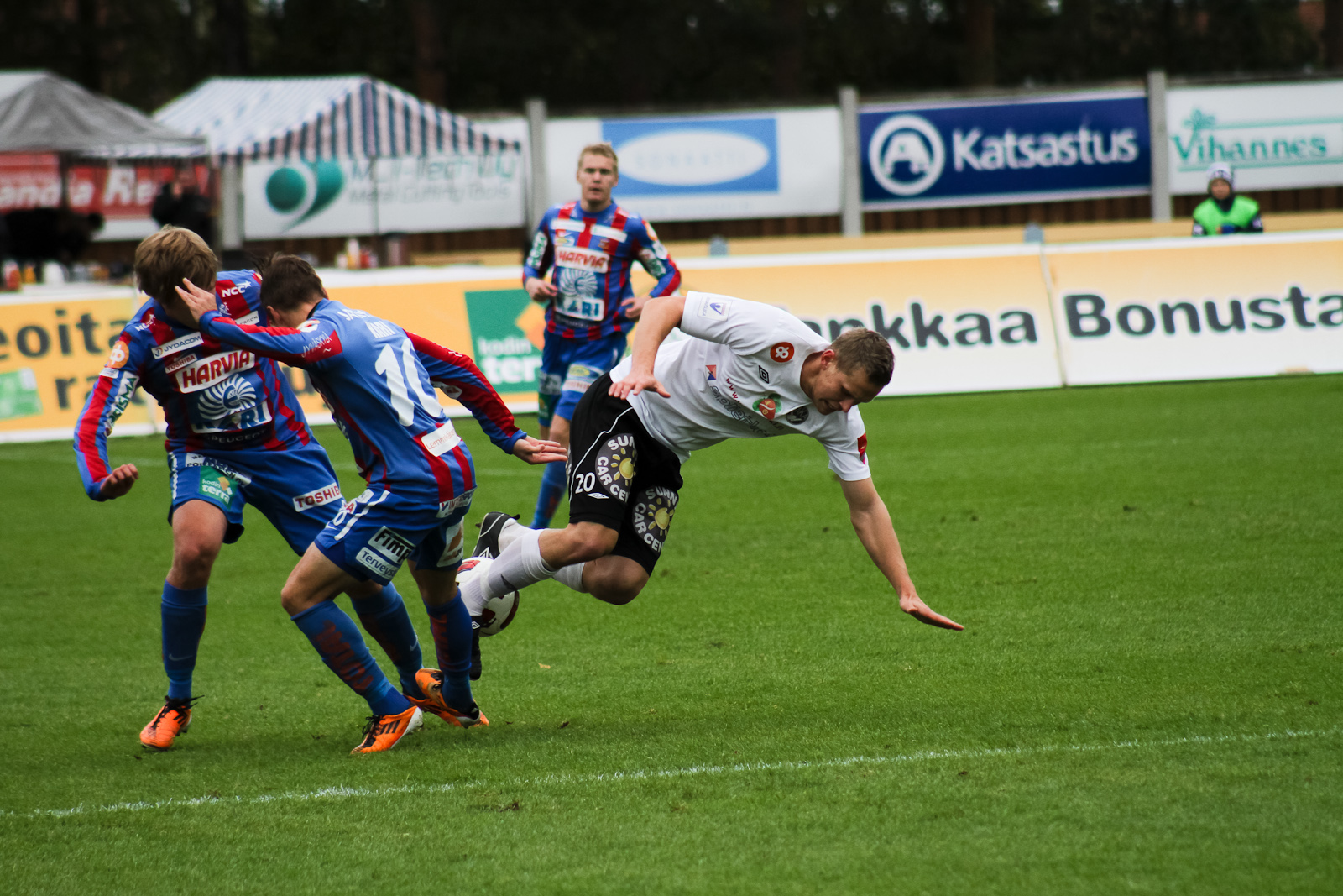 6-Virtanen ja Kari laittoivat vastustajan sympaattisen Antti Ojanperän ahtaalle läpi ottelun. 