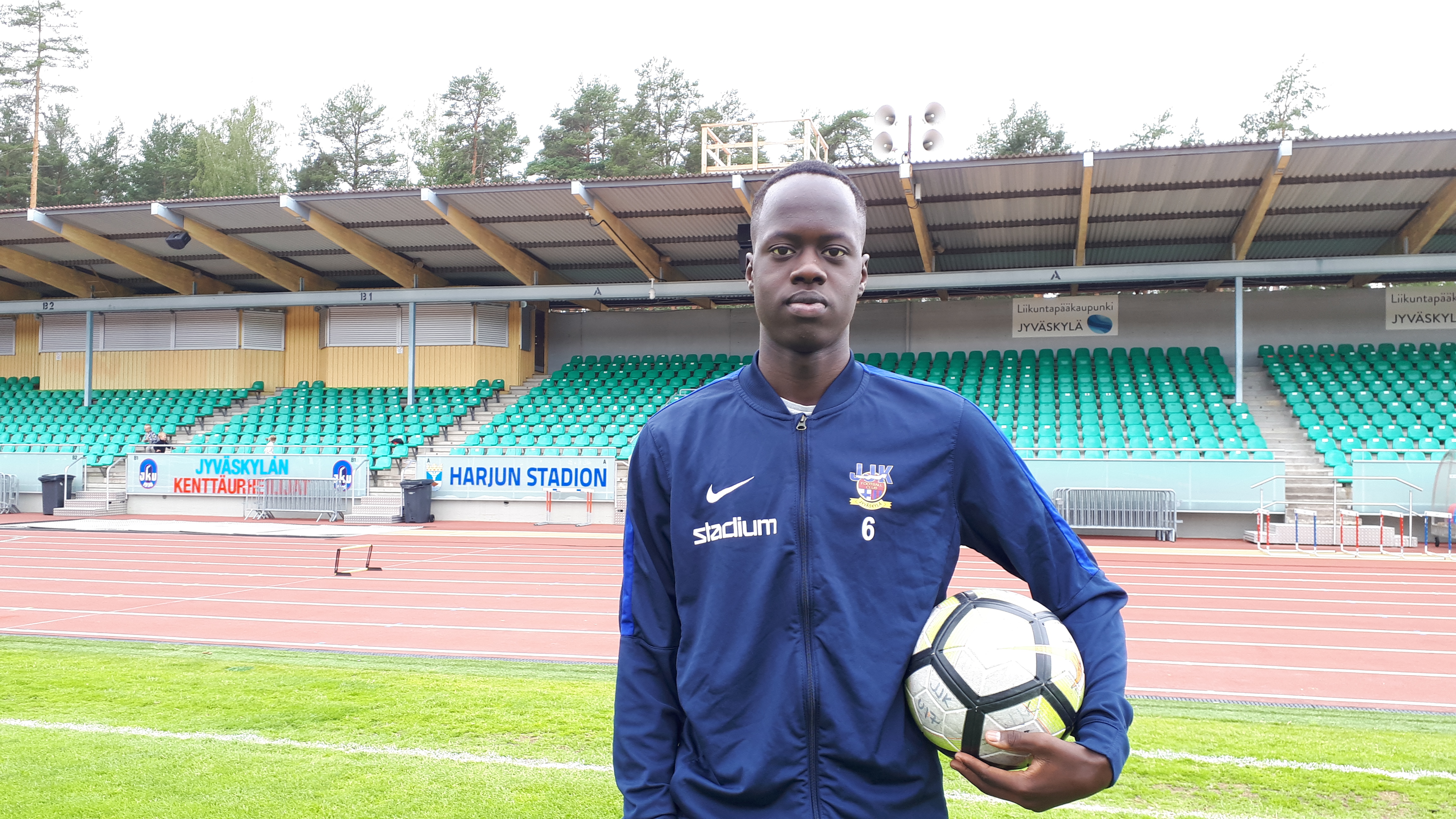 Emmanuel Patut Bundesliga-seura VfL Wolfsburgin riveihin