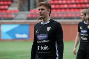 Niilo Heikurinen ja Verneri Maunuksela kettupaitaan